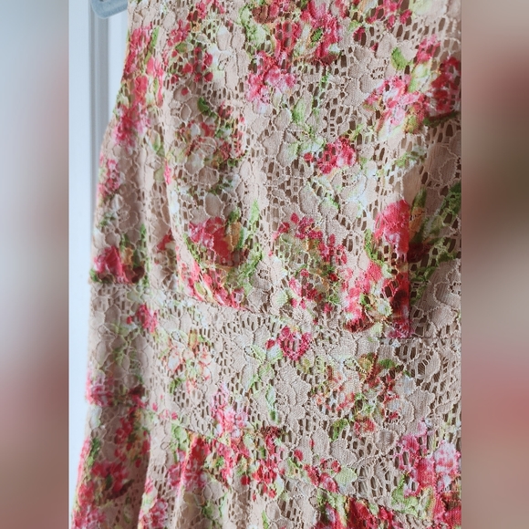 Gabby Skye Sleeveless Dress | 6 | A-line | floral - Picture 2 of 5